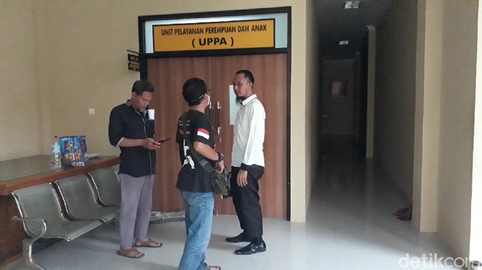 Kuasa hukum korban saat membuat laporan polisi di Polres Brebes, Kamis (9/4/2020).