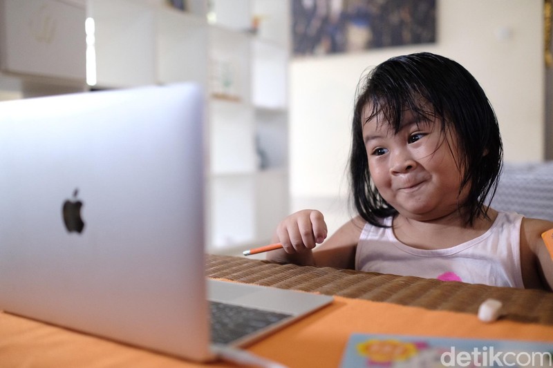 Pemkot Bekasi, Jawa Barat membuat kebijakan pembelajaran di rumah hingga 14 April 2020 untuk mengantisipasi penyebaran virus Corona.