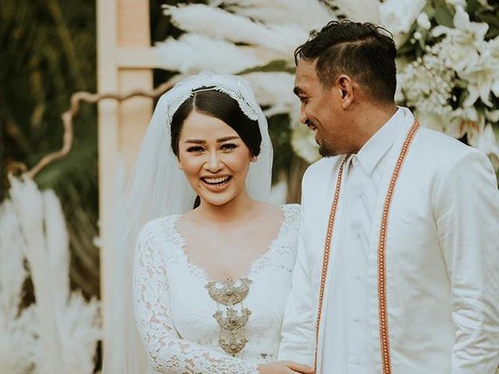 Kemesraan Glenn Fredly dan Mutia Ayu Kemesraan Glenn Fredly dan Mutia Ayu yang kini tinggal kenangan.