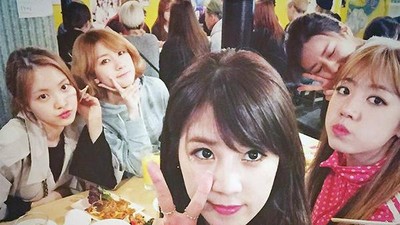 Serunya Momen Makan-makan Apink yang Akan Rilis Lagu Baru!