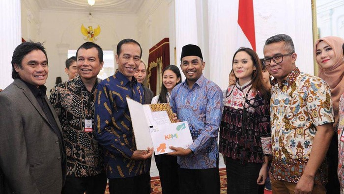 Presiden Jokowi dan Glenn Fredly di Istana Merdeka, Jakarta.