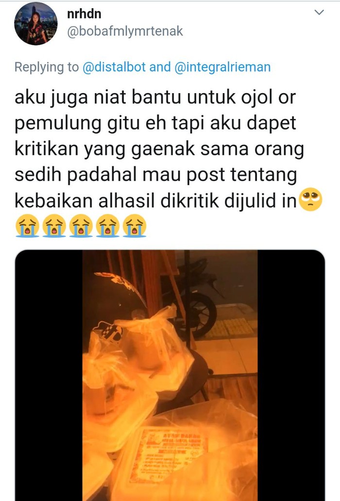 bagikan makanan gratis