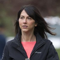 Mackenzie Bezos yang berasal dari Amerika Serikat merupakan mantan istri dari pendiri dan CEO Amazon, Jeff Bezos. Mackenzie masuk ke dalam daftar wanita terkaya di dunia 2020 dengan kekayaan mencapai Rp 570 triliun. Foto: dok. Forbes