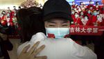 Potret Before and After Wuhan, Dulu Menangis, Kini Tertawa