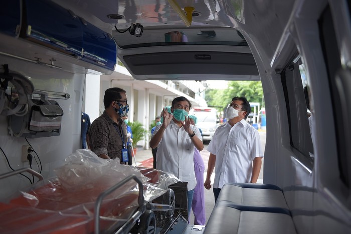 Bantuan Mobil Ambulance untuk Cegah COVID-19 Astra Financial menyerahkan satu unit mobil Ambulance Gawat Darurat kepada RS St Carolus, lengkap dengan peralatan medis.