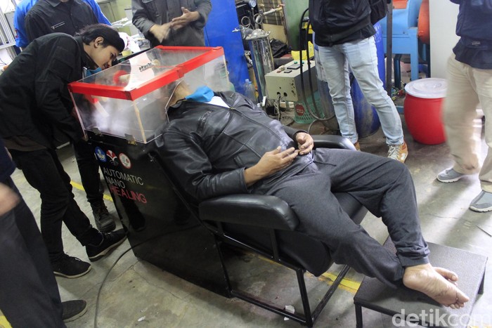 Universitas Pendidikan Indonesia (UPI) menginsiasi penciptaan produk teknologi baru  untuk penanganan berbagai macam penyakit yang berhubungan dengan COVID-19.