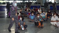 Pemerintah Malaysia memulangkan sebanyak 1.038 tahanan imigrasi dalam rangka pencegahan COVID-19 bagi para tahanan di depo imigrasi selama masa Perintah Kawalan Pergerakan (MCO) atau isolasi wilayah. 