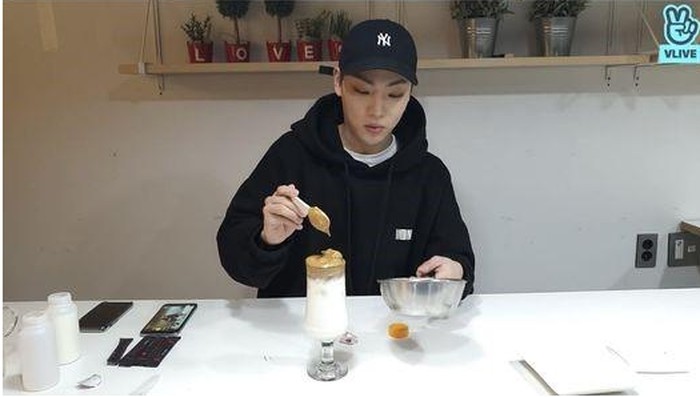 artis korea bikin dalgona coffee