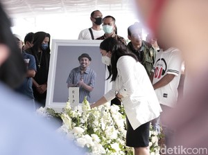 40 Hari Meninggalnya Glenn Fredly, Mutia Ayu: Cinta Kita Abadi