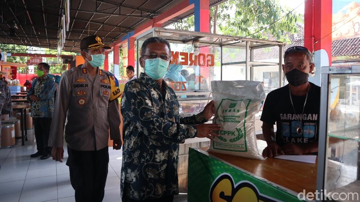 warga Pacitan terdampak corona diberi bantuan