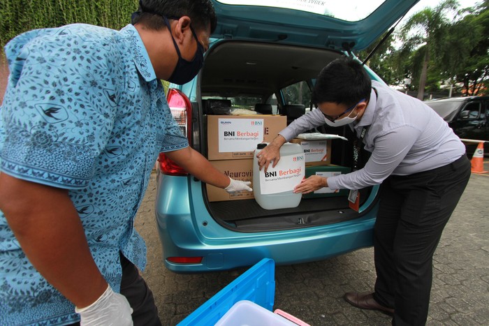 Dalam rangka Hari Kesehatan Dunia, pegawai BNI bersama-sama menggalang kegiatan positif lewat donasi untuk pasien Corona.