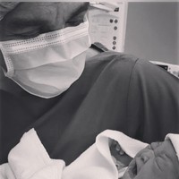 Glenn Fredly dikaruniai seorang bayi perempuan pada 28 Februari 2020. Inilah momen ketika Glenn menggendong bayinya yang diberi nama Gewa Atlana Syamayim Latuihamallo . Cinta dan sukacita kami datang dari Tuhan Penguasa Semesta Alam dalam Kasih sayangNYA yang selalu mengalir dan semua terjadi indah tepat pada waktuNYA ... Terimakasih atas Doa dan kebaikan semua sahabat atas kelahiran putri kami .. Gewa Atlana Syamayim Latuihamallo ❤️ Lets rock the world together, Gewa ! ... 28 Feb 2020, demikian Glenn menulis di keterangan fotonya di Instagram. Foto: Instagram Glenn Fredly dan Mutia Ayu