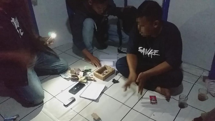 warga garut maen judi togel saat pandemi corona