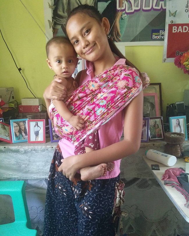 Di akun Instagram, Rita mengunggah foto-foto ketika masa hidup kekurangan. Terlihat perubahan di mana kini ia semakin cantik. Foto: Instagram @itsritagaviola