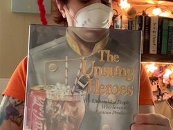 Aksi Kocak Pecinta Buku Atasi Bosan #DiRumahAja