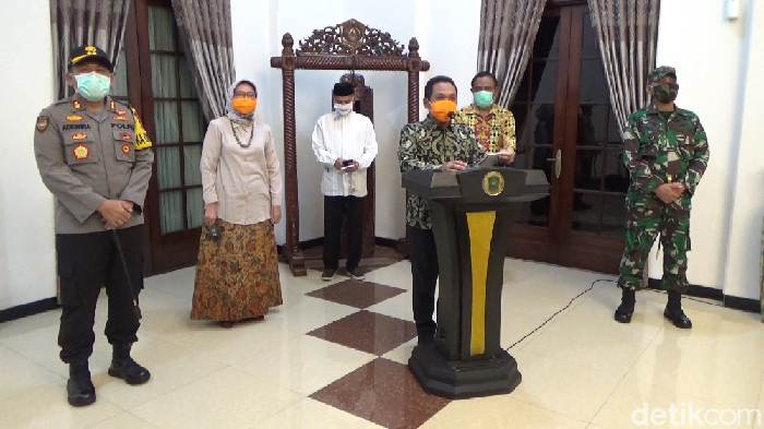 Pasien positif virus Corona di Lumajang bertambah dua orang. Kini, total ada lima pasien yang terjangkit COVID-19.