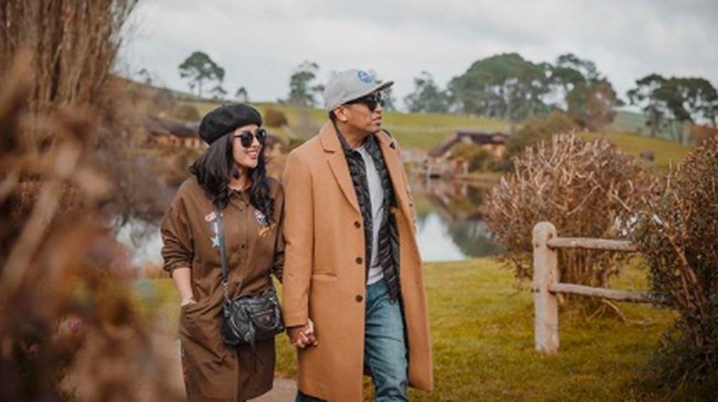 Momen Istri Glenn Fredly Belajar Bikin Papeda hingga Cicip Milkshake