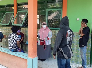 Sarapan Belum Dikirim, Pemudik yang Dikarantina di SMPN 1 Gending Kelaparan