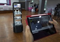 Berbagai aturan menangkal penyebaran Corona membuat sebagian besar manusia tinggal di rumah. 
Tinggal robot-robot yang menggantikan sebagian tugas manusia.