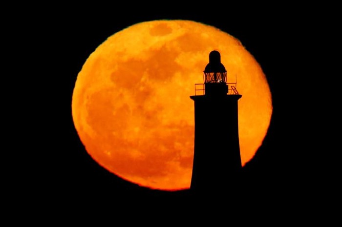 foto supermoon 2020 dari berbagai negara foto supermoon 2020 dari berbagai negara
