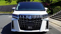 T.R.G salah satu rumah perusahaan berbasis di Prefektur Fukuoka, Jepang yang biasa merubah bentuk mobil MPV seperti Limousine, merubah MPV bongsor banderol miliaran itu untuk bisa mengangkut peti Jenazah. Foto: T.R.G