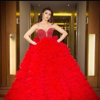 Bosan di rumah dan aku di rumah bosan, tulis Urvashi di postingan Instagram yang memperlihatkan lekuk tubuhnya. Foto: Instagram