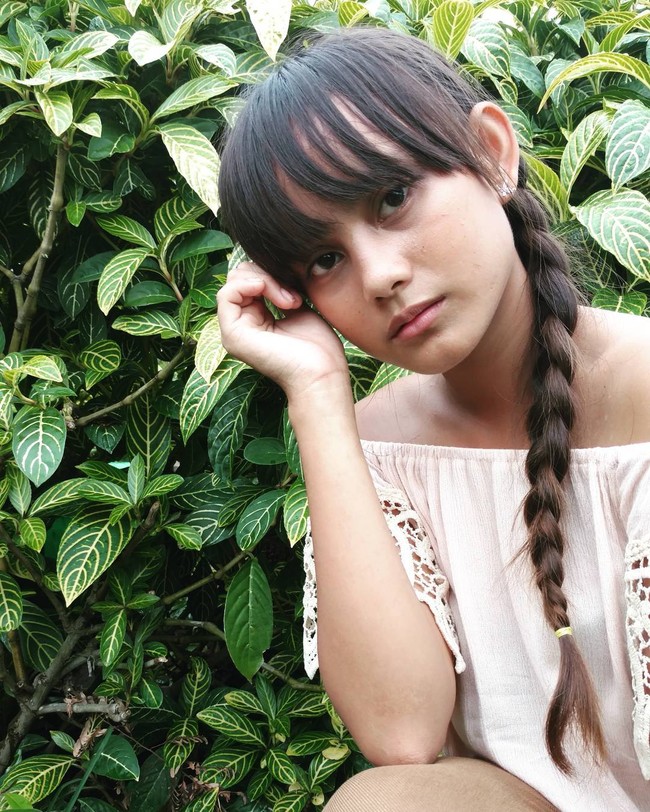 Rita yang dulu berpenampilan lusuh pun perlahan semakin cantik setelah jadi viral. Terlebih sejak ia mulai mendapat tawaran wawancara, modeling, hingga peran di sinetron. Rita juga sempat berpartisipasi dalam reality show Big Brother.Foto: Instagram @itsritagaviola