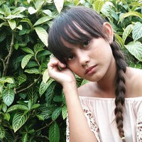 Rita yang dulu berpenampilan lusuh pun perlahan semakin cantik setelah jadi viral. Terlebih sejak ia mulai mendapat tawaran wawancara, modeling, hingga peran di sinetron. Rita juga sempat berpartisipasi dalam reality show Big Brother.Foto: Instagram @itsritagaviola