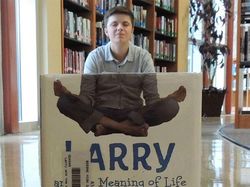 Aksi Kocak Pecinta Buku Atasi Bosan #DiRumahAja