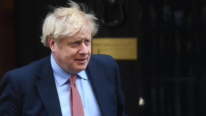 PM Inggris Boris Johnson yang jalani perawatan intensif akibat Covid-19 membaik dan bisa duduk