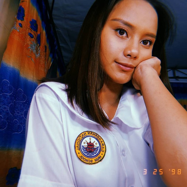 Meski jadi selebgram dan model, ia pun tampak masih menikmati kehidupannya sebagai pelajar. Foto: Instagram @itsritagaviola