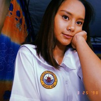 Meski jadi selebgram dan model, ia pun tampak masih menikmati kehidupannya sebagai pelajar. Foto: Instagram @itsritagaviola