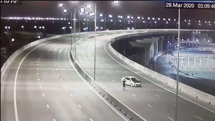 Jalanan Sepi saat Pandemi Dimanfaatkan buat Sesi Foto Mobil