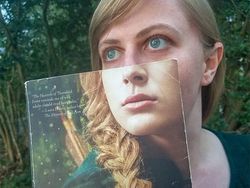 Aksi Kocak Pecinta Buku Atasi Bosan #DiRumahAja