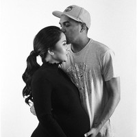 Perbedaan usia 20 tahun tak jadi penghalang keduanya untuk membina biduk rumah tangga. Saat menikah, Mutia Ayu berusia 24 tahun dan Glenn 44 tahun. Foto: Instagram/@mutia_ayuu, @glennfredly309