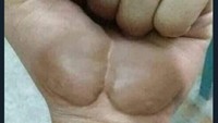 Keluhan netizen lainnya saat mengaduk dalgona coffee ini ditunjukkan dengan tangan yang tiba-tiba membentuk otot, karena saking susahnya. Foto: Istimewa