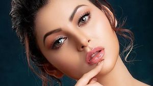Ratu Kecantikan Jadi Kontroversi, Pamer Foto Seksi Saat Karantina Corona