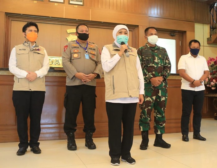 Gubernur Khofifah di polda jatim