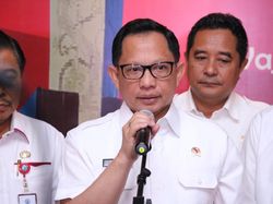 Mendagri Minta Kepala Daerah Salurkan Sembako ke Warga
