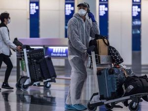 Antisipasi Omicron, Hong Kong Batasi Rute Penerbangan Internasional