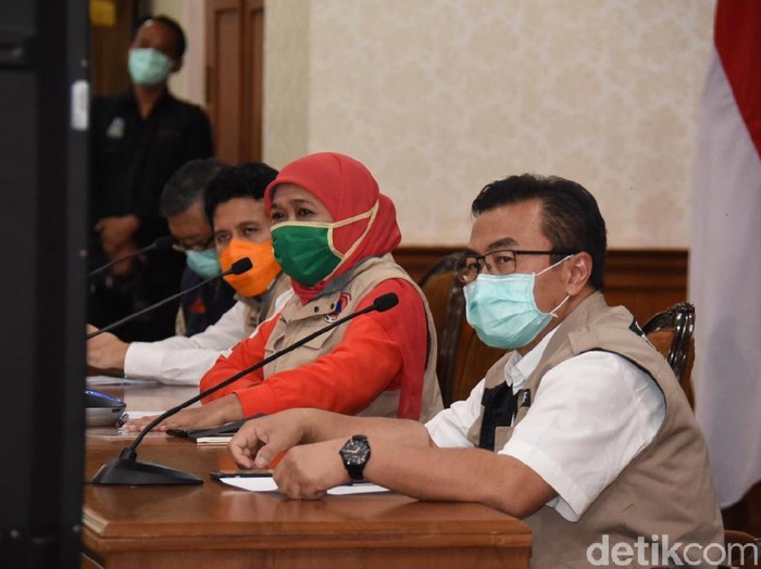 Wabah virus Corona menyebabkan banyak pekerja di Jatim yang kena PHK. Dalam data di Pemprov Jatim hingga hari ini, ada 3.315 pekerja yang kena PHK.