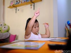 Siswa di Bekasi Tetap Gembira Via Kelas Online