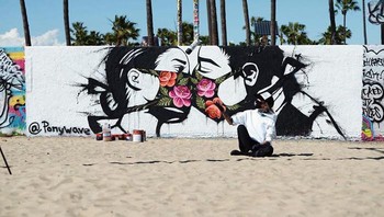 Karya seniman bernama alias Ponywave asal Los Angeles, USA. Dia bertanya dan mengkritik, apakah manusia harus lebih menghormati Bumi, atau justru menuju tata ekonomi dunia baru yang menakutkan (Foto: Boredpanda)