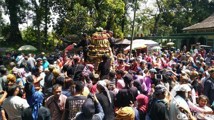 Acara Ngikis Karangmulyan di Ciamis tahun 2019