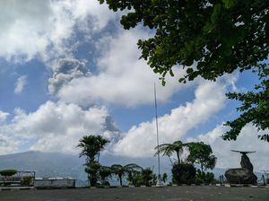 Hujan Abu Erupsi Merapi Meluas Sampai Kawasan Ngablak Magelang