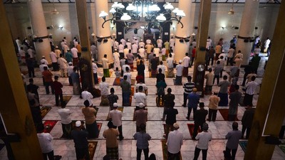 Tetap Gelar Salat Jumat, Masjid di Kudus Terapkan Pembatasan Sosial