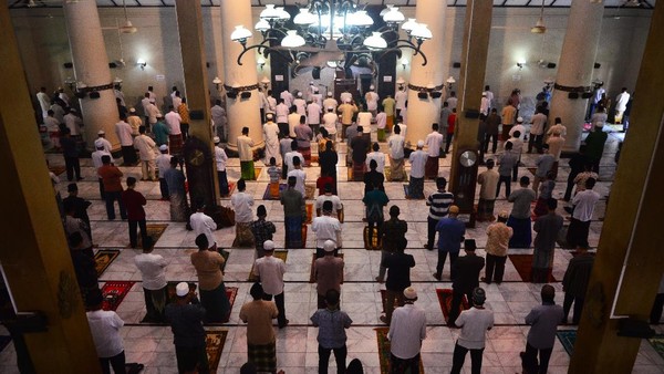 Tetap Gelar Salat Jumat, Masjid di Kudus Terapkan Pembatasan Sosial