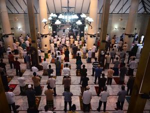 Tetap Gelar Salat Jumat, Masjid di Kudus Terapkan Pembatasan Sosial