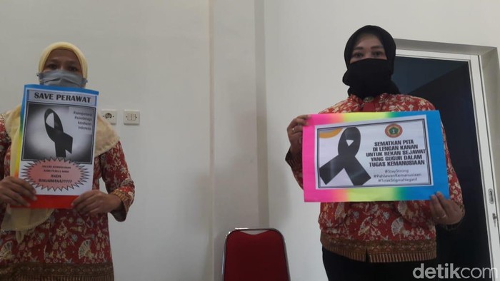 Aksi solidaritas perawat Rembang atas penolakan jenazah perawat Corona
