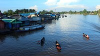Menurut pedagang setempat, pembeli maupun wisatawan yang berkunjung ke pasar tersebut mengalami penurunan sejak merebaknya wabah COVID-19.